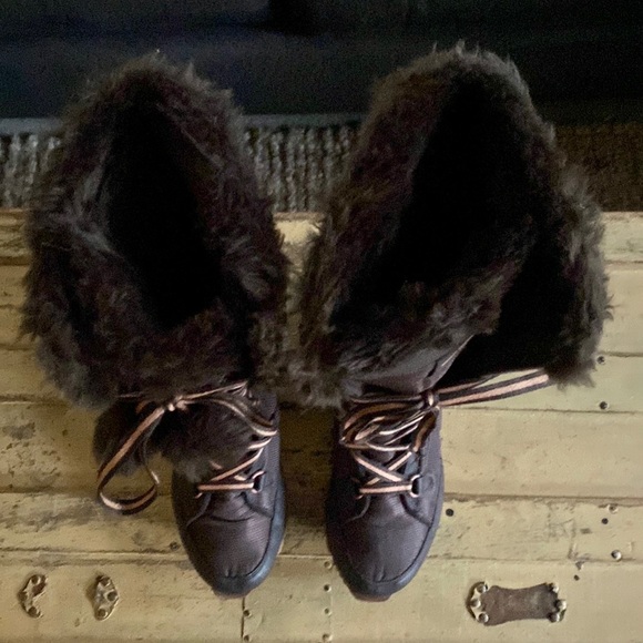 NIKE SNEAKER TALL LACE UP BOOT SNEAKERS POM POM SNOW BOOT TALL BOOT SNEAKER 8 M - Picture 8 of 12